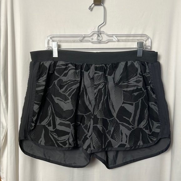 Adidas Climalite Stylish Black Patterned Women's Running Shorts Size XL - Picture 1 of 4